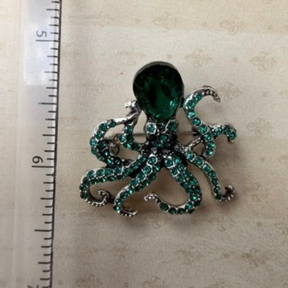 Octopus Brooch Green Rhinestone Silver Tone Crystal Figural Sea Life Pin